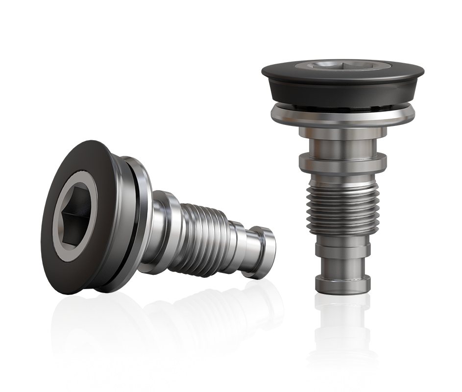 Zwei metallische Fließpressteile mit Gewinde und Flansch, eines liegend und eines stehend dargestellt, mit dunkler Beschichtung am Kopf, freigestellt auf transparentem Hintergrund.
