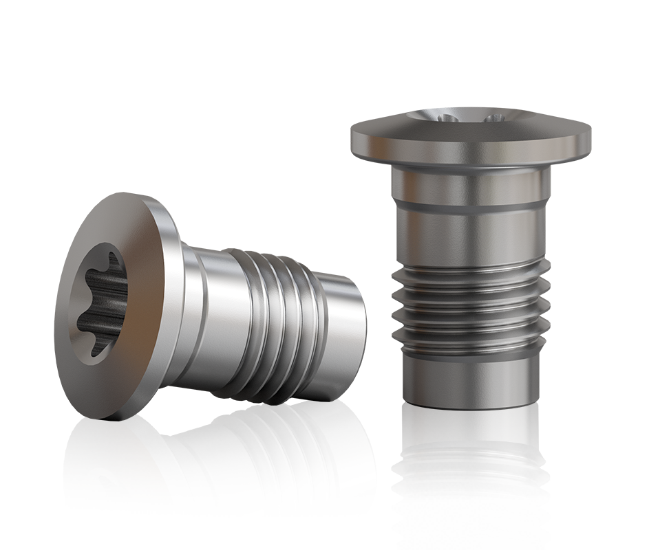 Zwei metallische Fließpressteile aus Stahl mit Flansch und Innenprofil, eines stehend und eines liegend dargestellt, freigestellt auf transparentem Hintergrund.